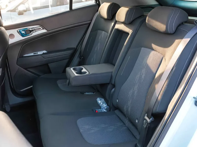 2025 Kia Sportage EX 4 Cylinders Engine White Black SUV GCC Specs