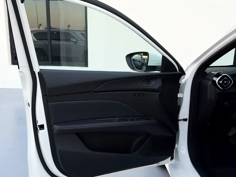 2025 MG5 GLOBAL LUXURY EDITION 1.5L A/T PTR 4 Cylinders White Black Sedan