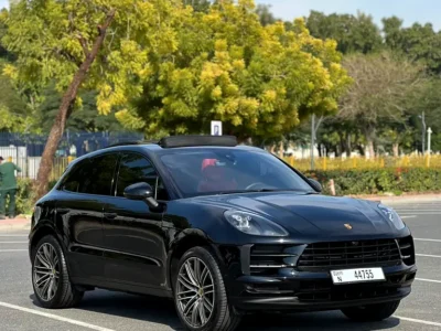 2020 Porsche Macan Standard 4 Cylinders Engine Black Red SUV GCC Specs