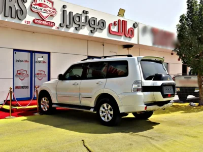 2022 Mitsubishi Pajero GLS 6 Cylinders Engine White Black SUV Full Option GCC