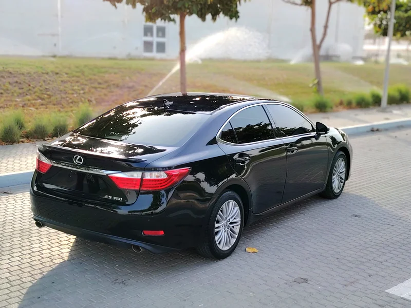 2013 Lexus ES-Series Exclusive 6 Cylinders Engine Black beige Sedan