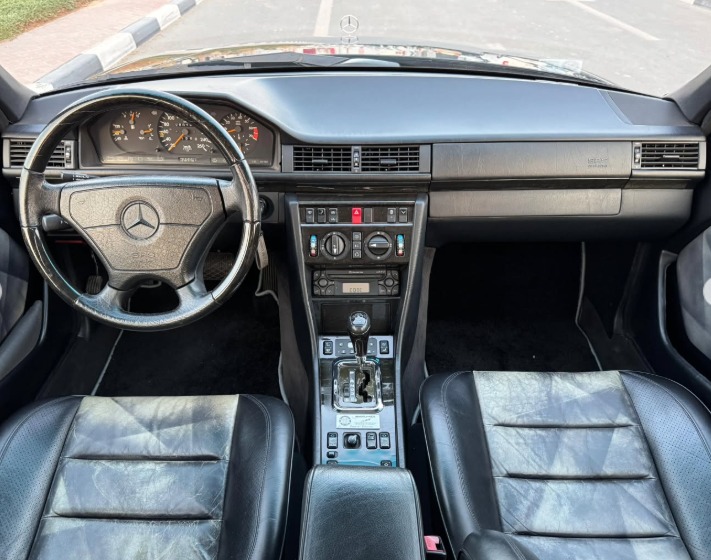 1995 Mercedes-Benz E500 5.0 liters V8 Cylinder Engine Black Sedan RWD