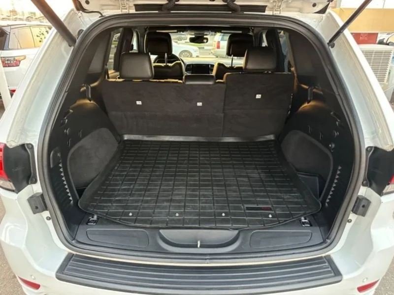 2020 Jeep Grand Cherokee Laredo 3.6L 6 Cylinders Petrol White Black 4WD