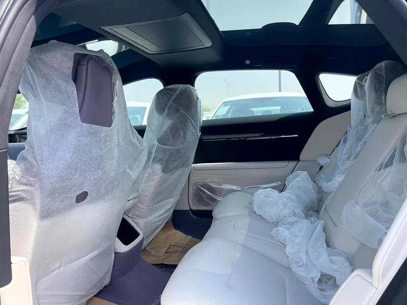 2025 Avatr 12 Ultra Hybrid 4 Cylinders Engine White Beige Sedan