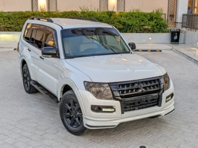 2017 Mitsubishi Pajero GLS MID 6 Cylinders Engine White Beige SUV GCC Specs