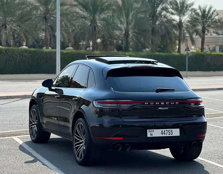 2020 Porsche Macan Standard 4 Cylinders Engine Black Red SUV GCC Specs