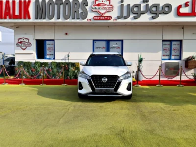 2022 Nissan Kicks SV 4 Cylinder Engine White Black SUV GCC Specs