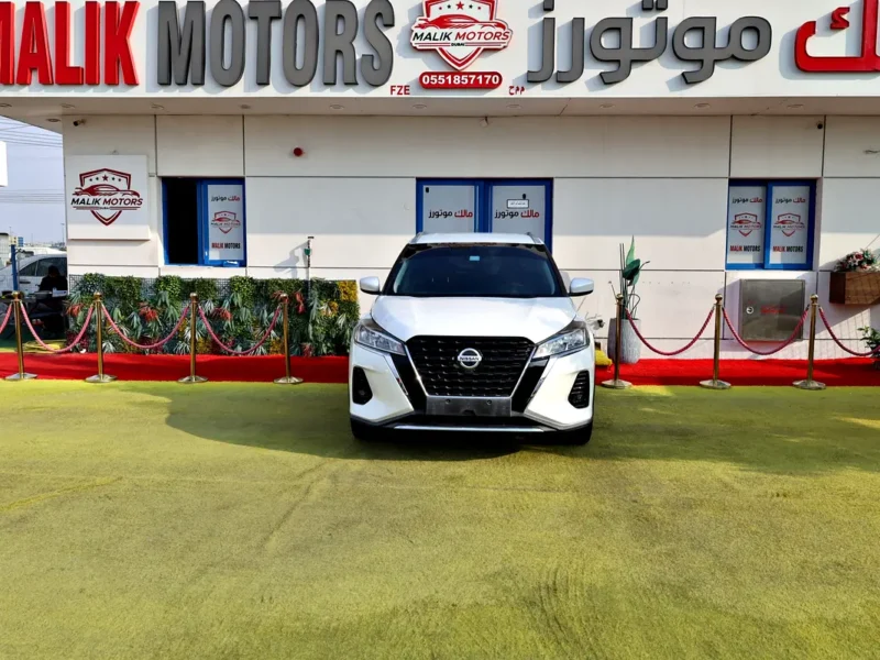2022 Nissan Kicks SV 4 Cylinder Engine White Black SUV GCC Specs