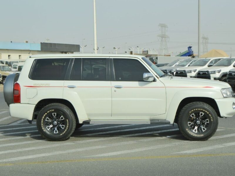 2022 Nissan Patrol Safari Safari SV 4.8L Liters 6 Cylinders Engine White Red SUV