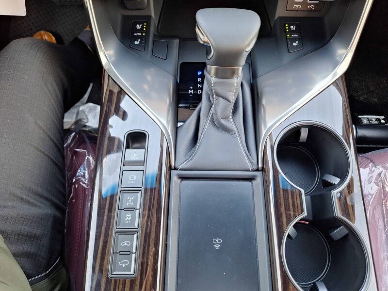 2023 Lexus LX600 3.5-liter V6 Four Cam 24-valve Black Red SUVPetrol