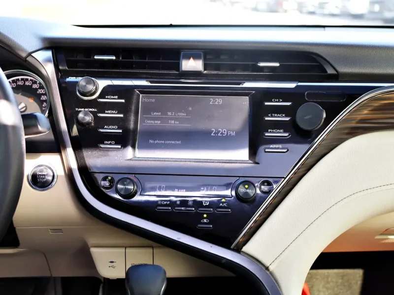 2020 Toyota Camry Grande 6 Cylinders Engine Silver Beige GCC Specs