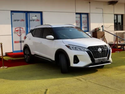 2022 Nissan Kicks SV 4 Cylinder Engine White Black SUV GCC Specs