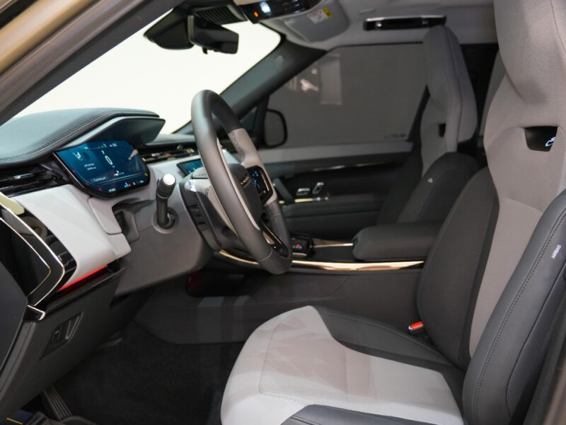 2024 Land Rover Range Rover Sport SV Edition One 4.4L Twin-Turbo V8 Gold White