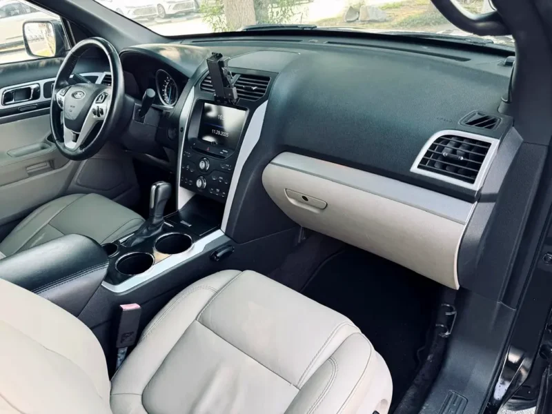 2013 Ford Explorer Ecoboost 6 Cylinders Petrol Engine Black White SUV