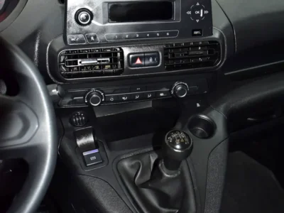 2022 Peugeot Partner Van Long Body 4 Cylinders Petrol Engine White Black Van GCC