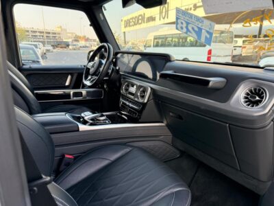 2019 Mercedes Benz G63AMG 4.0-liter V8 biturbo Engine White Black