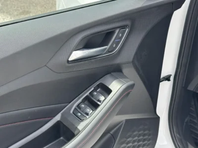 2025 MG MG 5 1.5 L 4 Cylinders Engine White Black Sedan FWD