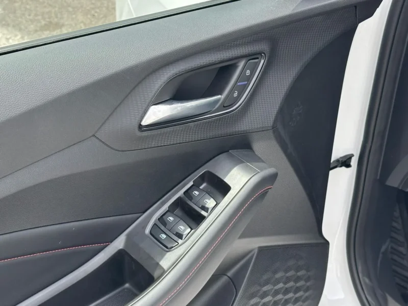 2025 MG MG 5 1.5 L 4 Cylinders Engine White Black Sedan FWD