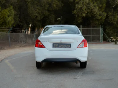 2022 Nissan Sunny SV FWD 4 Cylinder Engine White Beige GCC Specs
