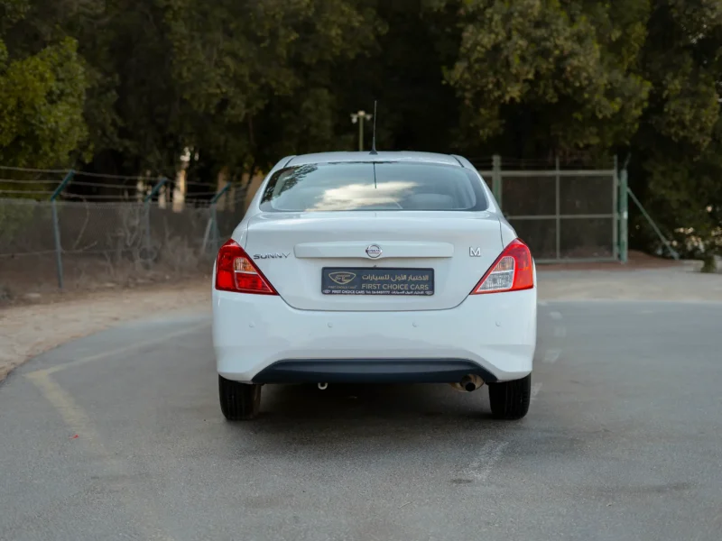 2022 Nissan Sunny SV FWD 4 Cylinder Engine White Beige GCC Specs