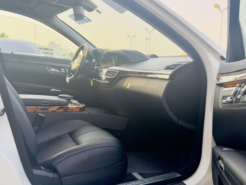 2007 Mercedes-Benz S 350 3.5 liters V6 Engine Petrol White Black Sedan