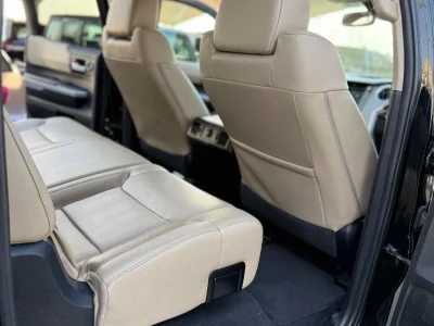 2018 Toyota Tundra 5.7 litres 8 Cylinders Engine Black Beige AWD