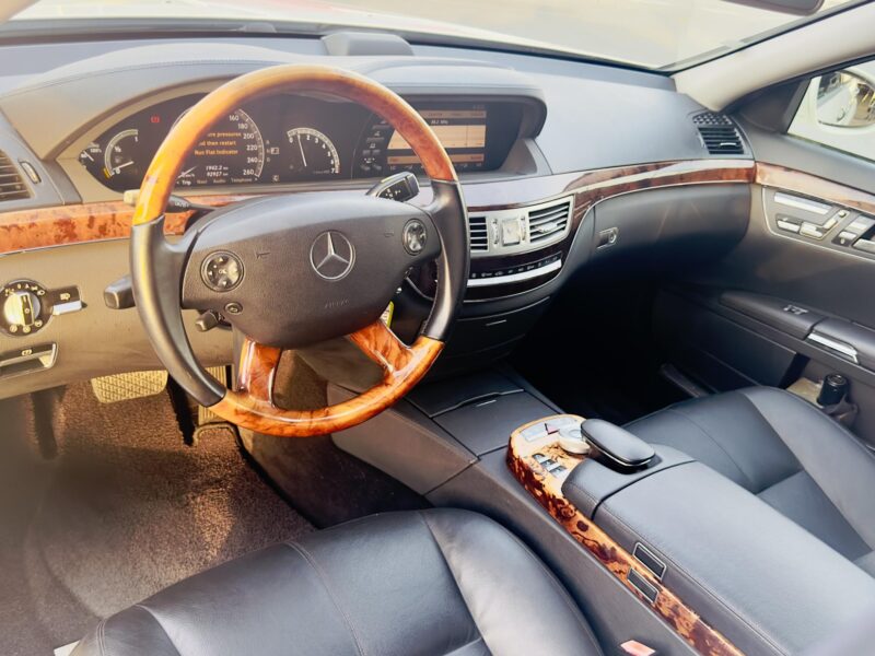 2007 Mercedes-Benz S 350 3.5 liters V6 Engine Petrol White Black Sedan