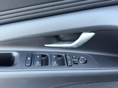 2025 Hyundai Elantra Other 1.5 litres 4 Cylinder Engine Black Grey Sedan AT