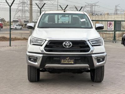 2025 Toyota Hilux S GLX 2.4L AWD A/T White Red Pick-Up Truck