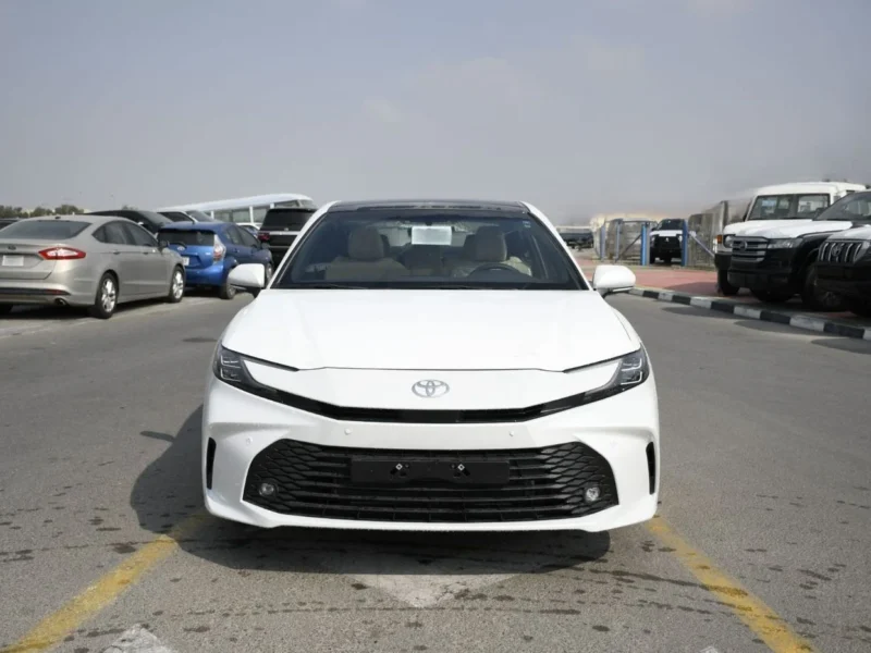 2025 Toyota Camry 2.5L 4 Cylinders Engine LE HEV White Beige Sedan FWD