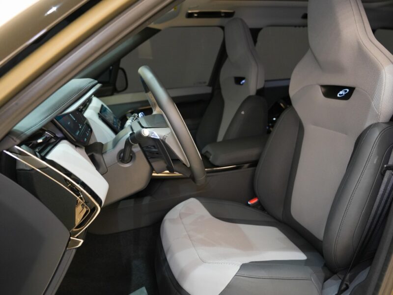 2024 Land Rover Range Rover Sport SV Edition One 4.4L Twin-Turbo V8 Gold White