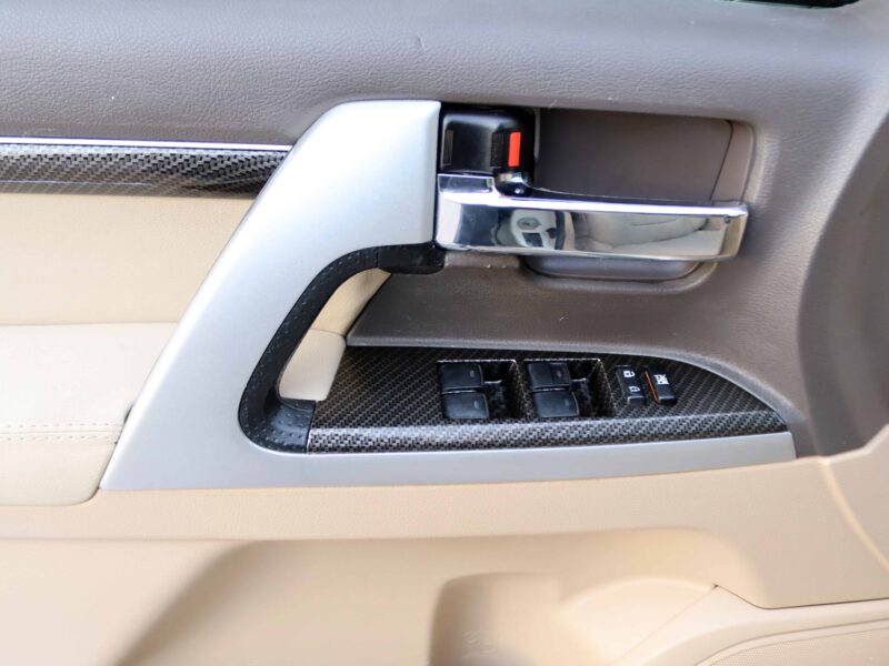 2014 Toyota Land Cruiser GXR 4.6L V8 White Beige SUV Petrol GCC Specs