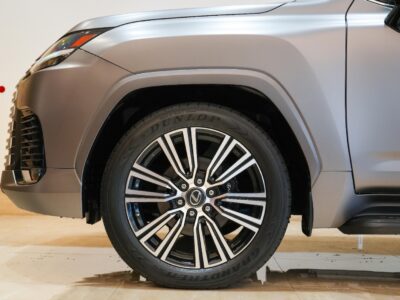 2023 Lexus Lx 600 Signature 3.5L twin-turbo V6 Engine Grey Red SUV