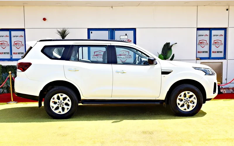 2021 Nissan Xterra Titanium 4 Cylinders Engine White Beige SUV GCC Specs