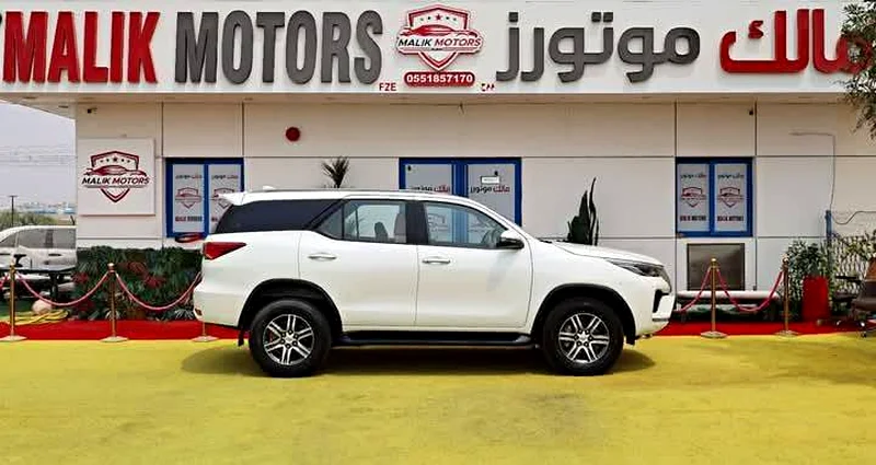 2022 Toyota Fortuner EXR 4 Cylinders Engine White Brown SUV GCC Specs