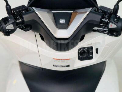 2025 Honda PCX White 160 CC