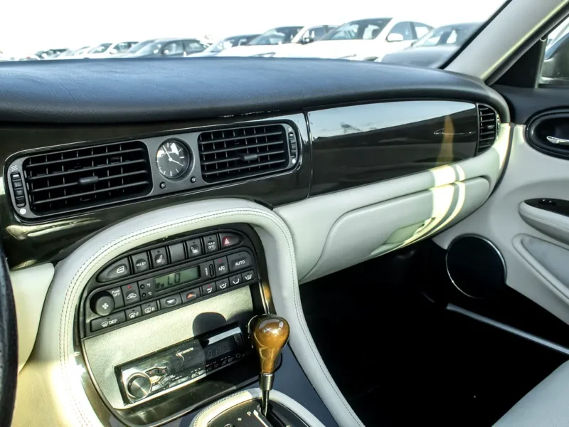 2001 Jaguar XJ R 8 Cylinders Engine Petrol Green Beige Sedan