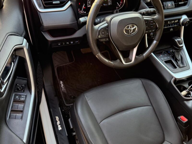 2021 TOYOTA RAV 4 2.0 L V4 Engine White Black SUV Full Option