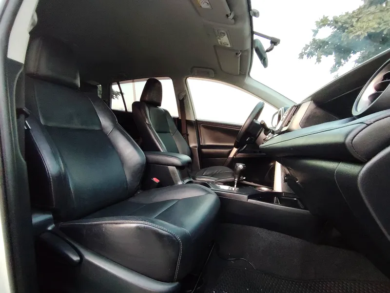 2015 Toyota Rav 4 Exclusive 4 Cylinders Petrol Engine White Black SUV