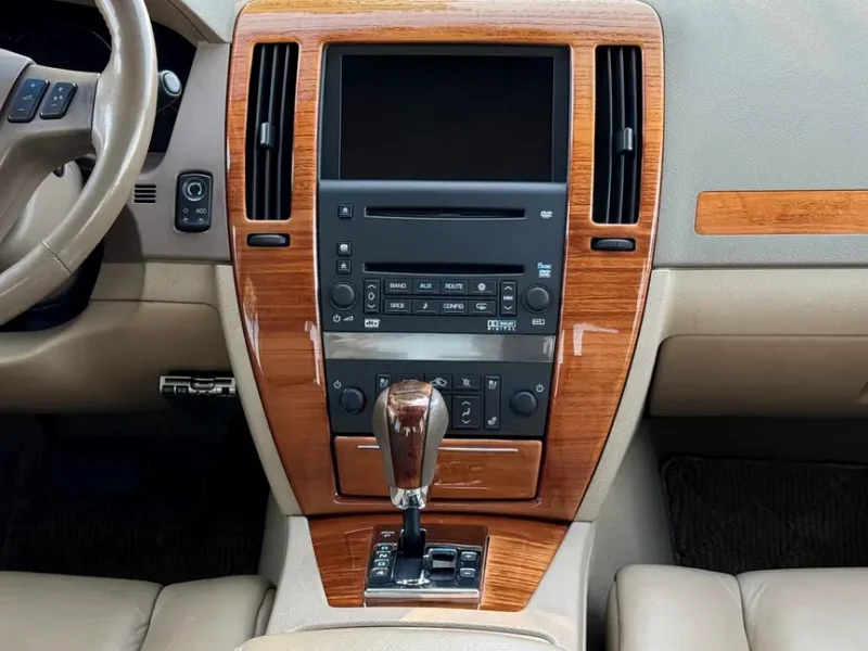 2006 Cadillac STS/Seville STS 6 Cylinders Petrol Engine White Beige Sedan