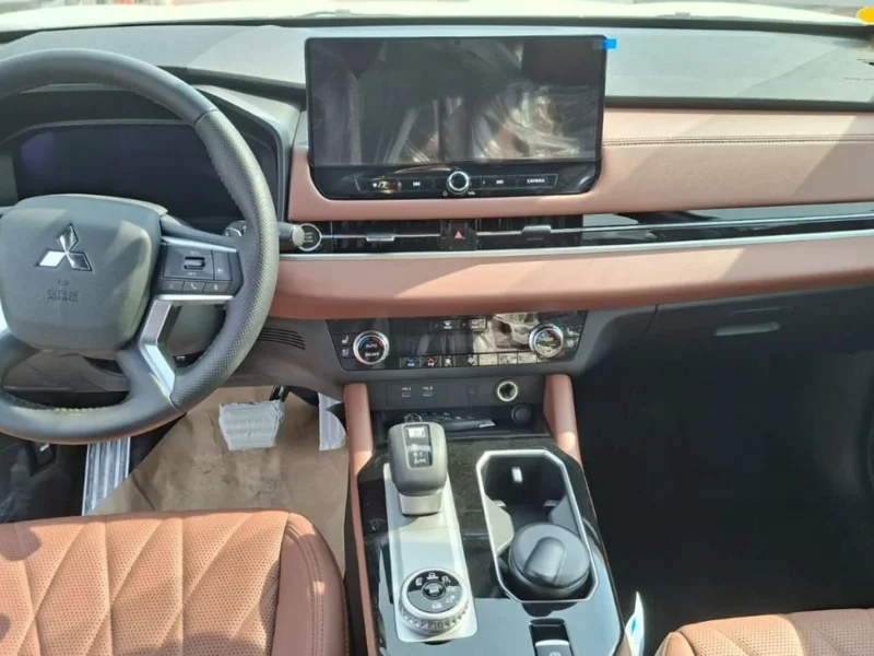 Mitsubishi Outlander P-LINE 2.5 Liter 4 Cylinder Engine 2026 Grey Tan SUV 4WD