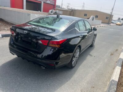 2025 Nissan Altima 2.5L SV 4 Cylinder Petrol Engine Black Beige Sedan GCC
