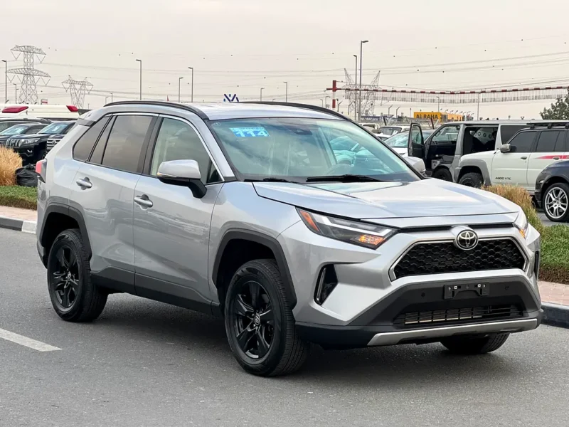 2022 Toyota Rav 4 XLE 4 Cylinders Engine Petrol Silver Black SUV Full Option