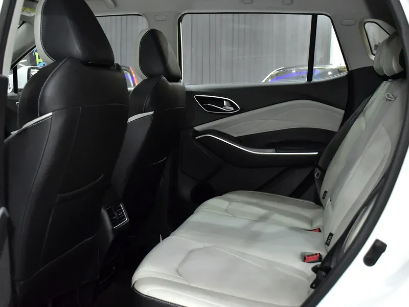 2023 JAC JS4 TURBO 4 Cylinders Engine White Beige Crossover GCC Specs