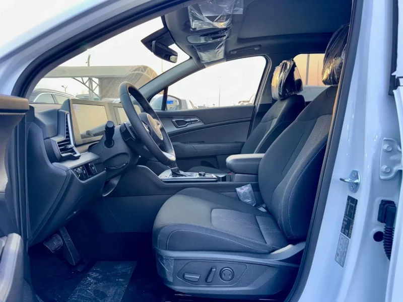 2025 Kia Sportage 2.0L 4 Cylinders Engine Petrol FWD White Black SUV