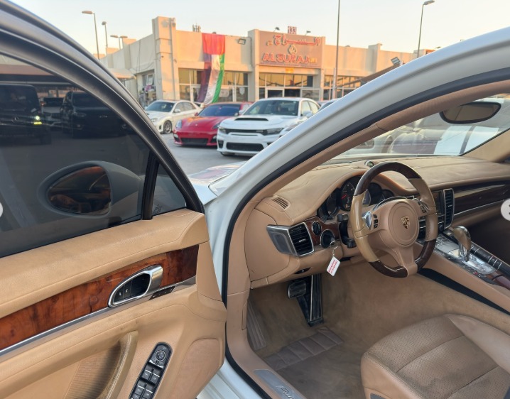 2013 Porsche Panamera 6-Cylinder Engine AT Full Option White Beige Sedan
