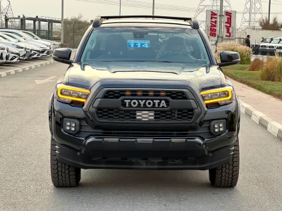 2022 Toyota Tacoma SR5 double ca 6 Cylinders Engine Black Pick Up Truck