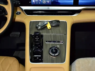 2026 Geely Monjaro GF 4 Cylinder Petrol Engine White Beige SUV GCC Specs