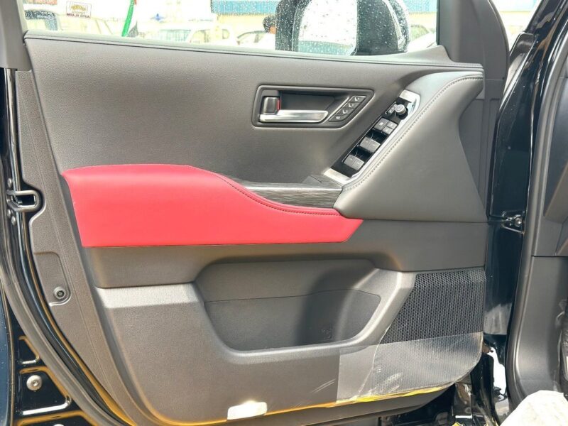 2026 Toyota Land Cruiser VXR 3.5L 6 Cylinder Engine Black Red GCC Specs