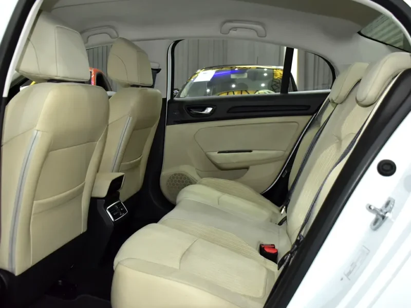 2019 Renault Megane LE 4 Cylinder Petrol Engine White Beige Sedan GCC Specs